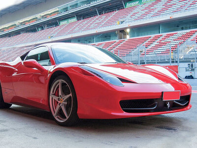 Caja Conducción Ferrari 458 Italia en el circuito de Los Arcos