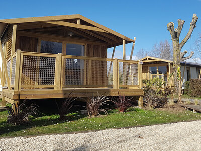 Coffret cadeau Escapade de 3 jours en cabane lodge et bouteille de vin offerte, près de La Rochelle