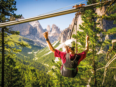 Tra cielo e terra nel Trentino: emozioni in Flyline sul Catinaccio Rosengarten per 2