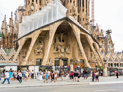 Caja regalo Tour guiado Monasterio de Montserrat y Sagrada Familia en Barcelona