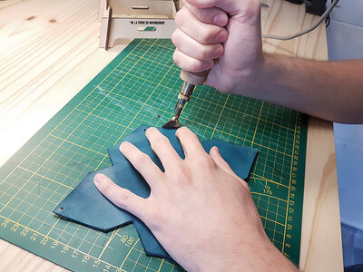 Atelier de maroquinerie avec confection d’un porte-carte en cuir