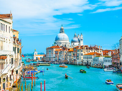 Cofanetto Venezia misteriosa: tour in kayak lungo i canali per 2 e soggiorno di 1 notte