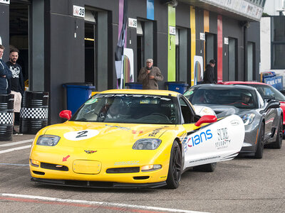 Coffret Aventure pour papa : pilotage ou baptême sur circuit en voiture de sport au Benelux