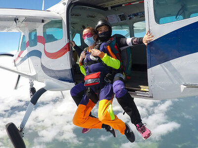 Coffret Saut en parachute pour 2 au-dessus des plages normandes et falaises d’Étretat