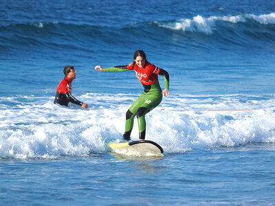 Surf en el norte para 2 personas: sesión de 2 horas o más de duración