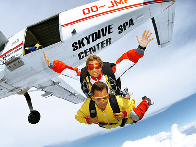 Coffret cadeau Saut en parachute en tandem avec Skydive Spa dans les Ardennes belges