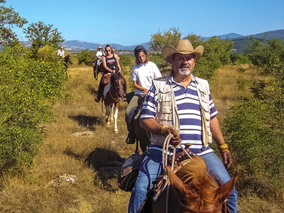 Cofanetto regalo Equitazione in Toscana: passeggiata a cavallo con lezione introduttiva di 3 ore per 2