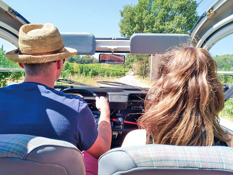 Excursion en 2 CV de 4h à travers les vignobles de Provence avec dégustation de vin