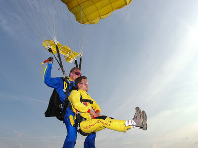 Saut en tandem avec enregistrement vidéo avec Skydive à Saint-Ghislain