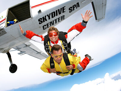 Doos Spectaculaire skydive van 4000 meter hoogte