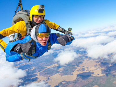 Cadeaubon Avontuurlijke skydivesessie in de Benelux