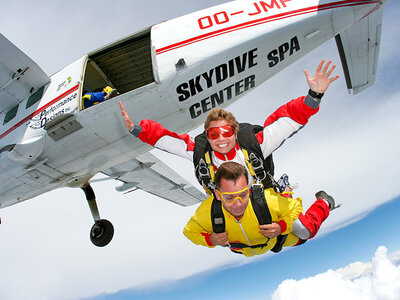 Doos Avontuurlijke skydivesessie in de Benelux