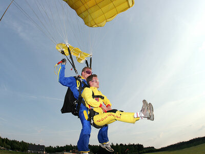 Avontuurlijke skydivesessie in de Benelux