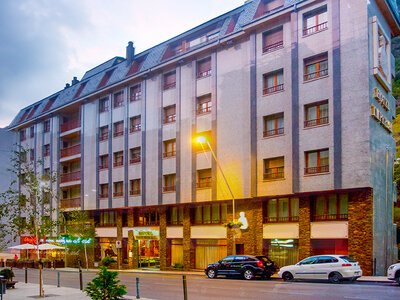 Caja regalo Destino Andorra: 2 noches con desayunos en Yomo Imperial Hotel 3*