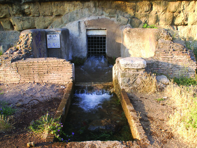 Cofanetto Tour guidato degli acquedotti dell'Antica Roma e degustazione inclusa per 2