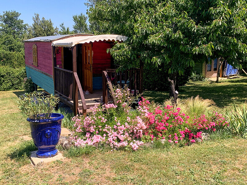 Escapade insolite en famille dans une roulotte de charme avec repas, près de Valence