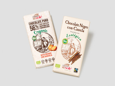 Bodegas Pinord a domicilio: botella de cava, botella de tinto y chocolates