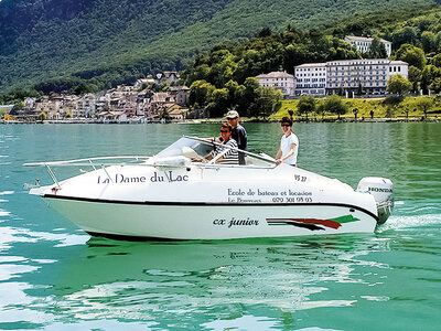 Sortie en famille sur le Léman à bord d'un bateau à moteur avec pause baignade