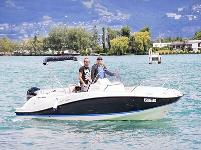 Coffret cadeau Sortie en famille sur le Léman à bord d'un bateau à moteur avec pause baignade