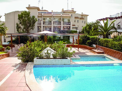 Destino Sitges: 1 noche en suite con desayuno en Hotel Estela Barcelona 4*