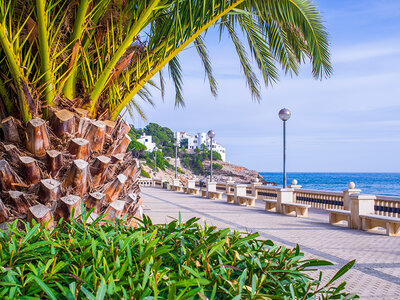 Caja regalo Destino Sitges: 1 noche en suite con desayuno en Hotel Estela Barcelona 4*