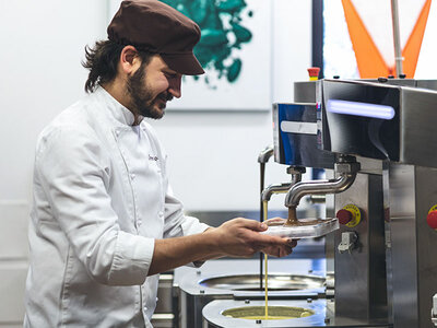 Cofanetto Doppia delizia al cioccolato: 1 corso per amatori con esperto cioccolatiere per 2