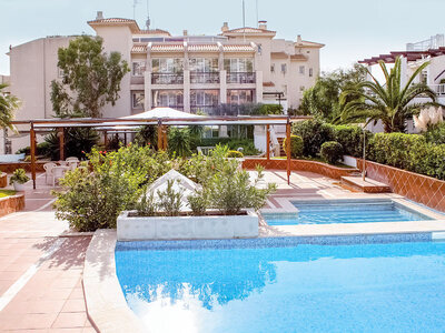 Escapada en Sitges: 1 noche en suite junior y desayuno en Hotel Estela Barcelona 4*