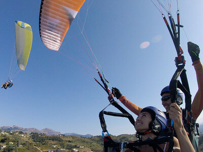 Cofanetto regalo 1 suggestivo volo in parapendio biposto per 2 persone in Sicilia