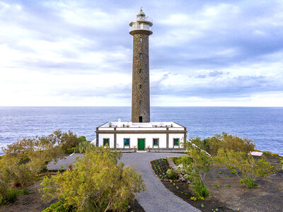 Caja regalo Faro Punta Cumplida en exclusiva: 1 noche para 8 personas en La Palma