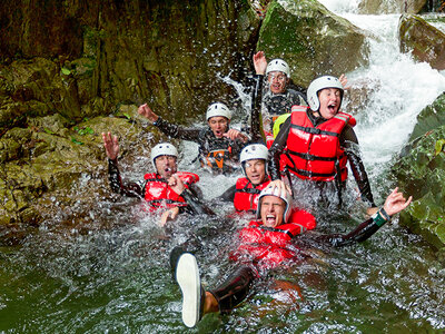 Activité canyoning vivifiante en Suisse suivie d’une dégustation de fromages