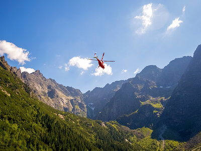 Geschenkbox Ein 30-minütiger Helikopterflug mit Privatpilot durch die wunderschöne Schweizer Bergwelt