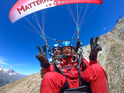 Box Tandem-Gleitschirmflug: 40 Min. Adrenalin über der Landschaft von Zermatt