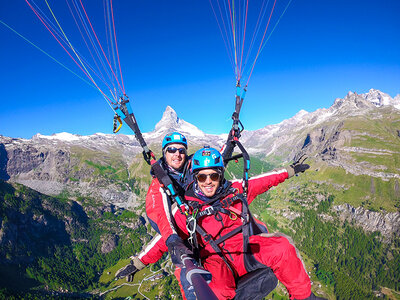 Cofanetto regalo Volo in parapendio biposto: 40 minuti di adrenalina tra i panorami di Zermatt