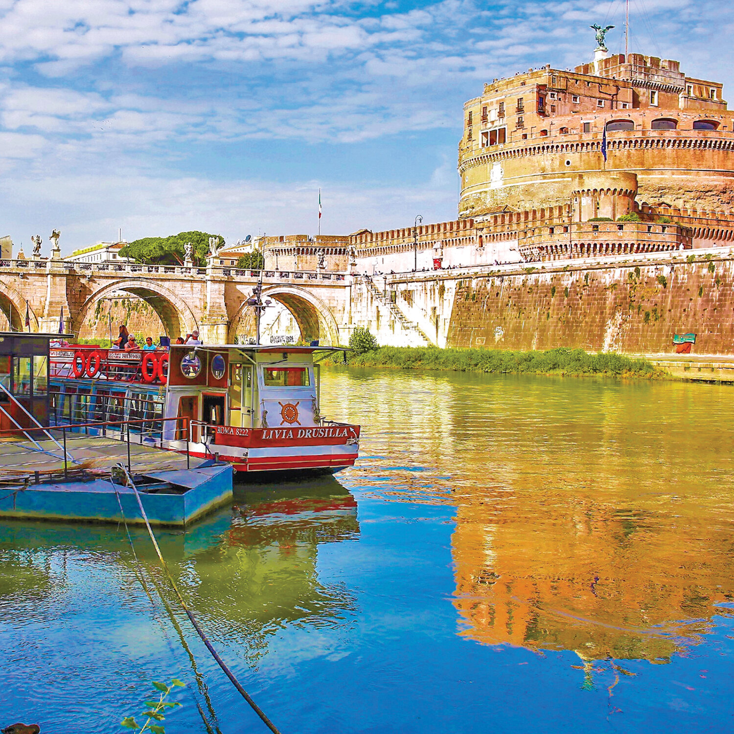 Rondvaart op de Tiber met Romeinse hapjes en een glas wijn