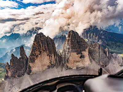 Magiche Dolomiti dall'alto: esclusivo volo in elicottero sul Lago di Braies per 5 persone