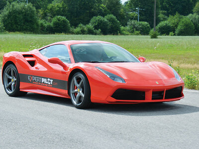 Coffret cadeau Pilotage : 3 tours au volant d’une Ferrari F488 sur le circuit de Dijon-Prenois