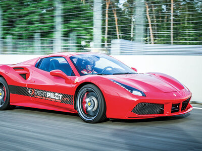 4 tours au volant d'une Ferrari F488 sur le circuit de Dijon-Prenois