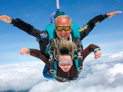 Coffret Parachute et sensations fortes : 1 saut incroyable proche de Paris