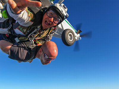 Parachute et sensations fortes : 1 saut incroyable proche de Paris