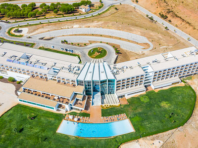 Caja regalo Escapada a Portugal: 1 noche en suite con acceso a spa Algarve Race Resort Hotel 5*