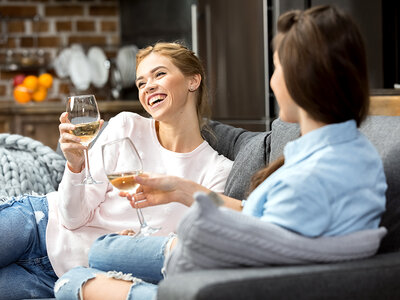 Coffret cadeau Abonnement de 3 mois avec 2 bouteilles de vin blanc livrées à domicile