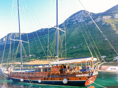 Cofanetto regalo 2 notti e 2 romantiche cene in barca a vela in Sicilia