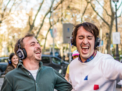 Caja Tour urbano con auriculares sincronizados para 2 personas