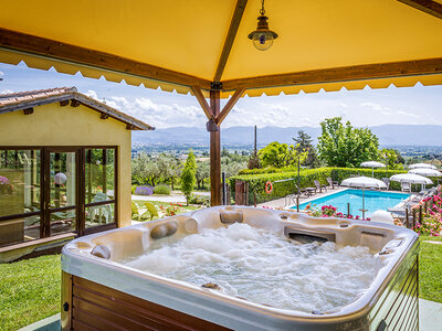 Cofanetto Parentesi relax e gusto: accesso Spa di coppia con aperitivo tipico umbro