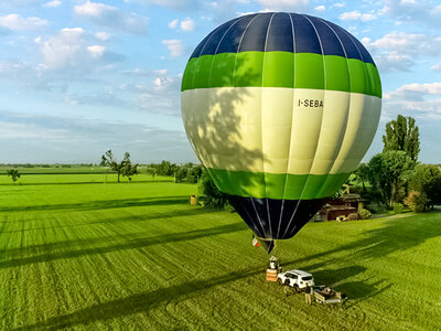 Cofanetto 1 volo in mongolfiera pomeridiano con gustoso aperitivo per 2