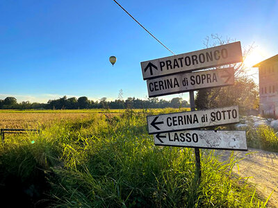 Cofanetto A Morimondo con gusto: esclusivo volo in mongolfiera con briefing e aperitivo per 4