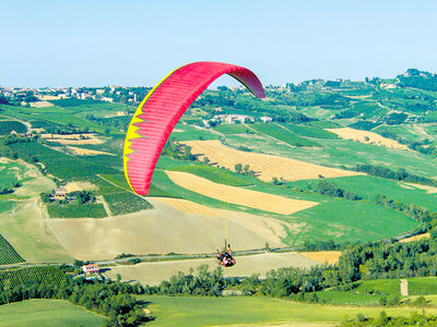 Cofanetto Natale ad alta quota: 1 emozionante volo in parapendio