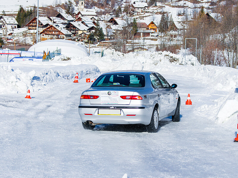 Corso di guida sicura su neve e ghiaccio con attestato finale