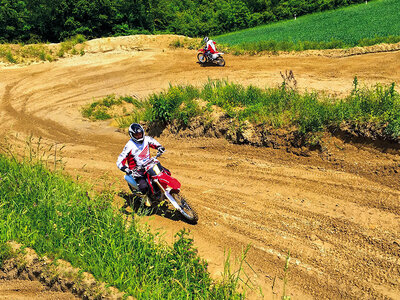 Cofanetto Adrenalina in sella: 1 corso di motocross di 1 ora per 1 persona, nel Canton Turgovia