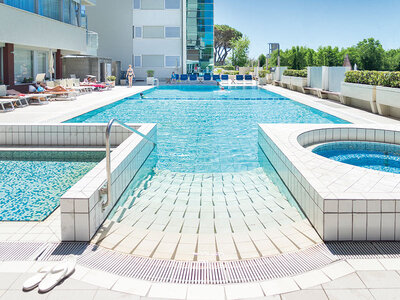 A Rimini con relax e gusto: 1 accesso spa di 2 ore e 1 cena di 4 portate per 2 persone